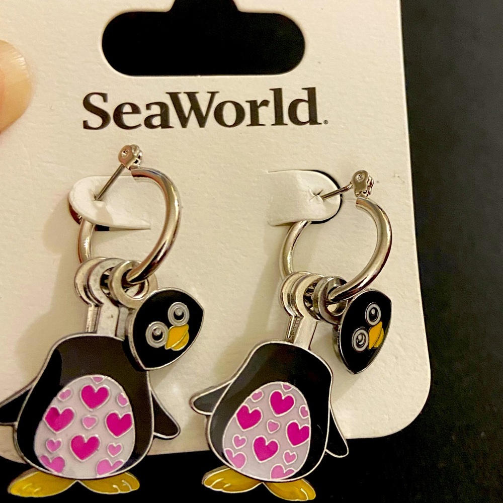 NWT Sea World Penguin Earrings!